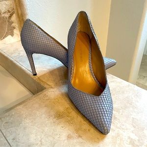 Pretty blue grey textured pumps with v vamp